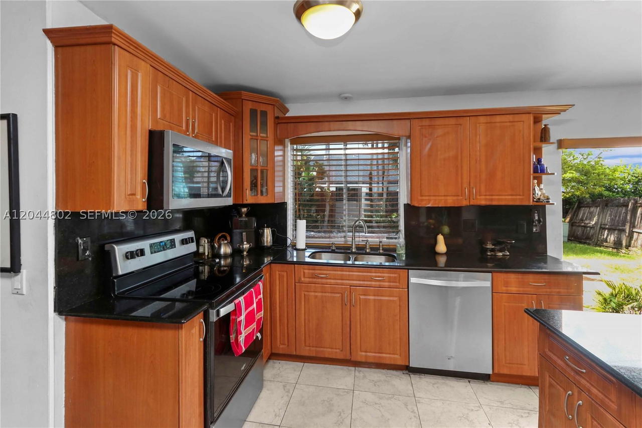 Real estate property located at 12730 119th St, Miami-dade, Shores Lindgren, Miami, FL