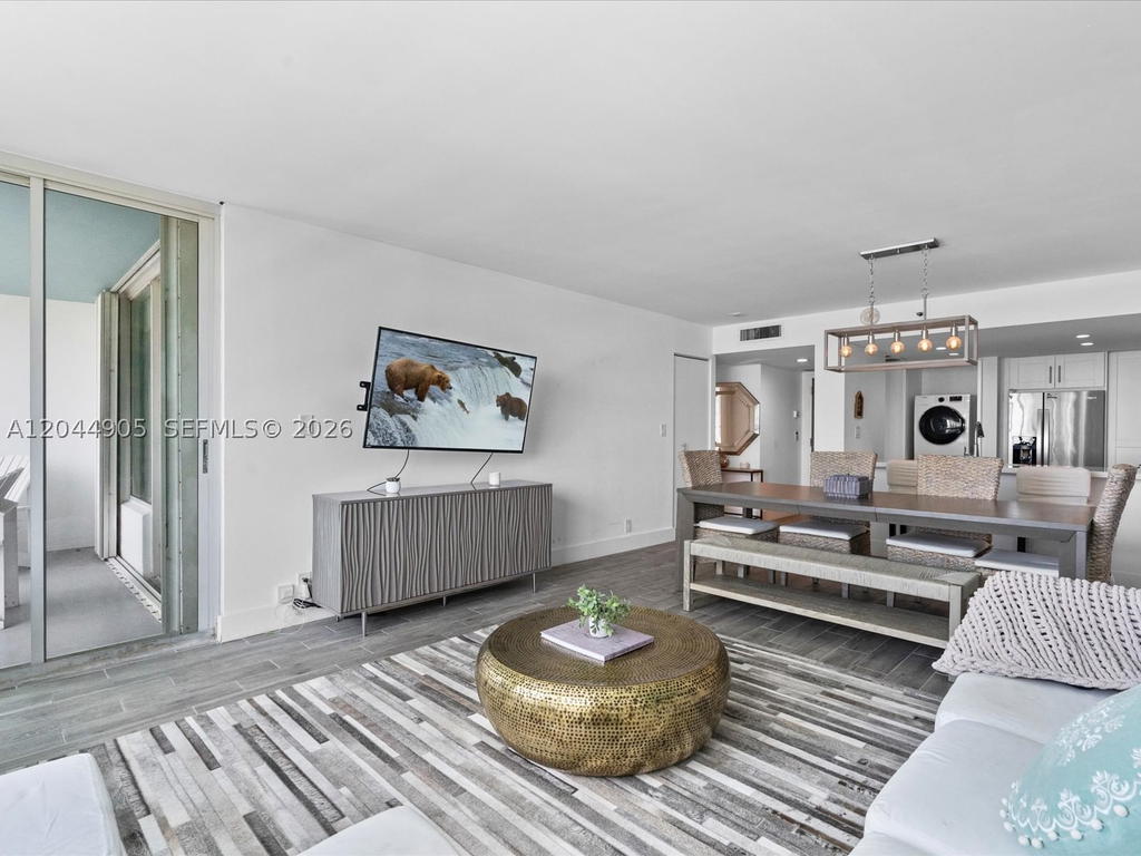 Real estate property located at 400 Pointe Dr #1102, Miami-dade, South Pointe Towers Condo, Miami Beach, FL