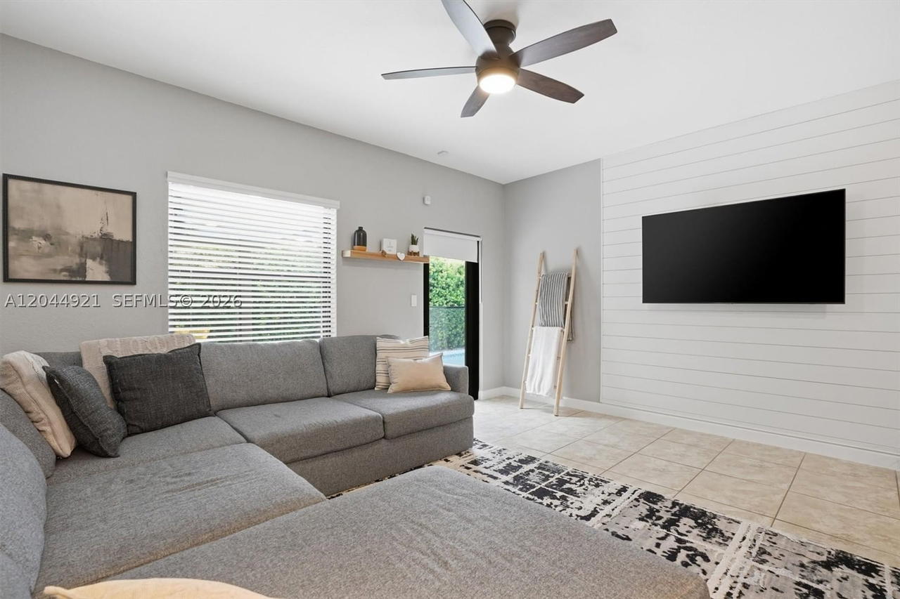Real estate property located at 16572 43rd Lane, Miami-dade, Interlaken, Miami, FL