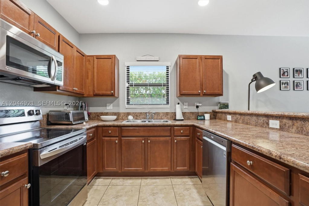 Real estate property located at 16572 43rd Lane, Miami-dade, Interlaken, Miami, FL
