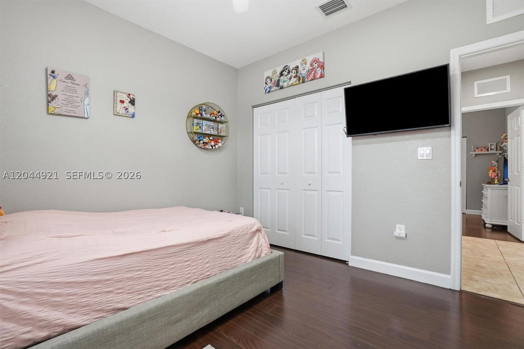 Real estate property located at 16572 43rd Lane, Miami-dade, Interlaken, Miami, FL