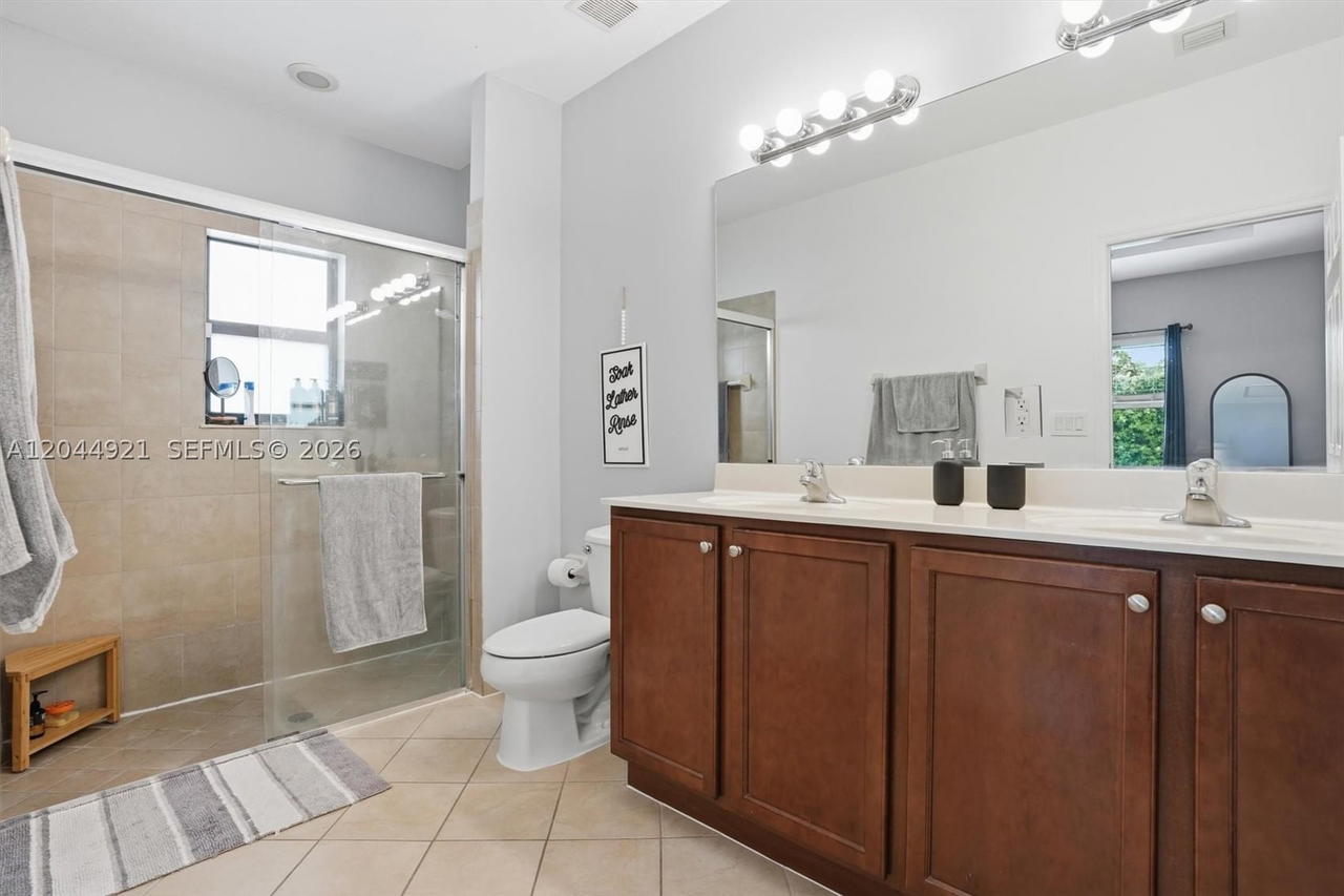 Real estate property located at 16572 43rd Lane, Miami-dade, Interlaken, Miami, FL
