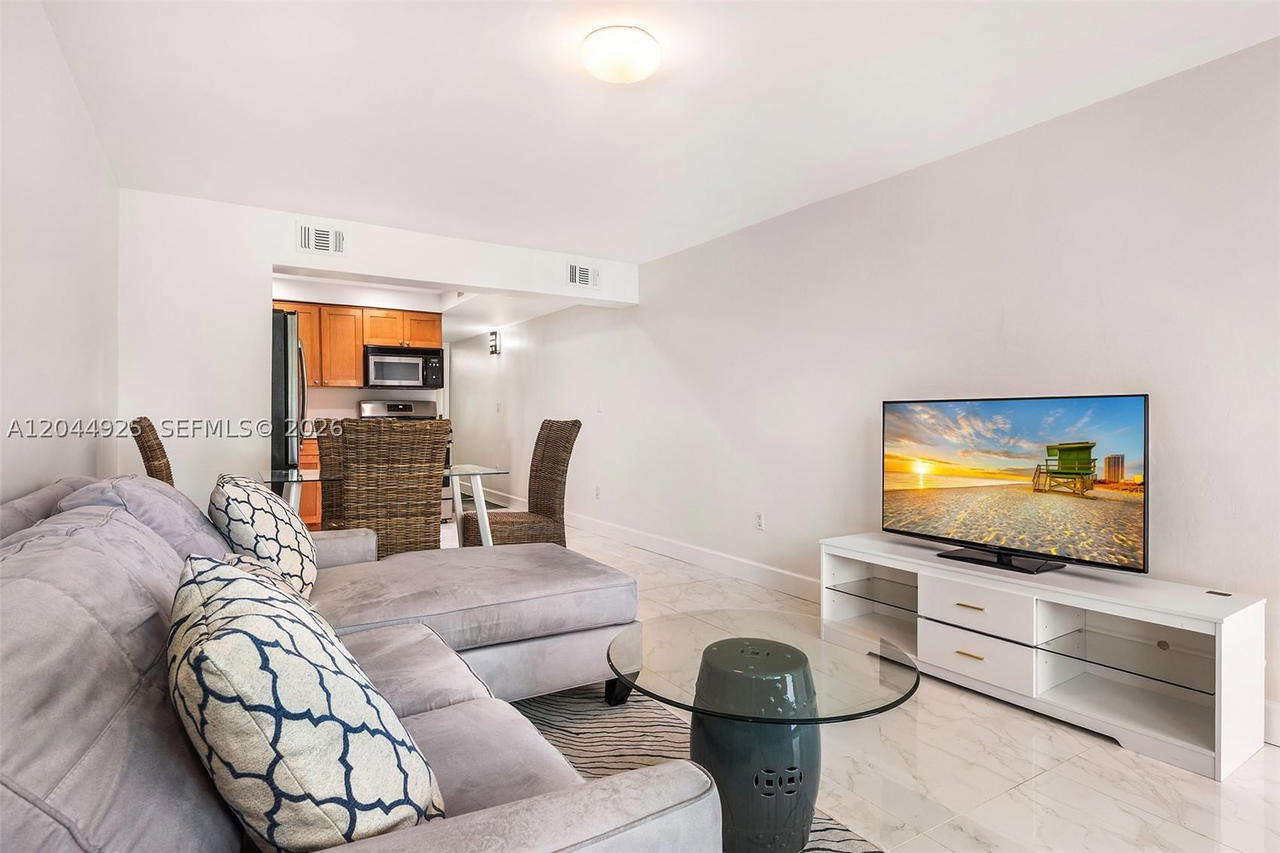 Real estate property located at 405 Hibiscus Dr #204, Miami-dade, Island Club Of South Beach, Miami Beach, FL