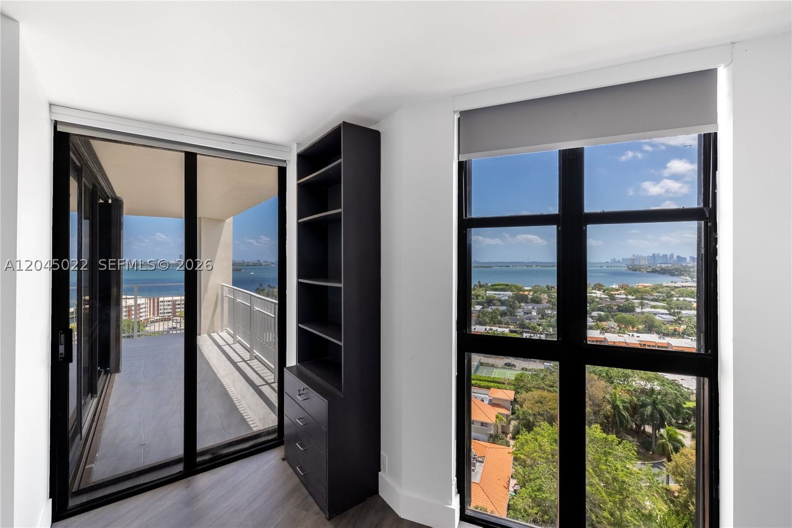 Real estate property located at 1000 Quayside Ter #1702, Miami-dade, Towers Of Quayside Condo, Miami, FL
