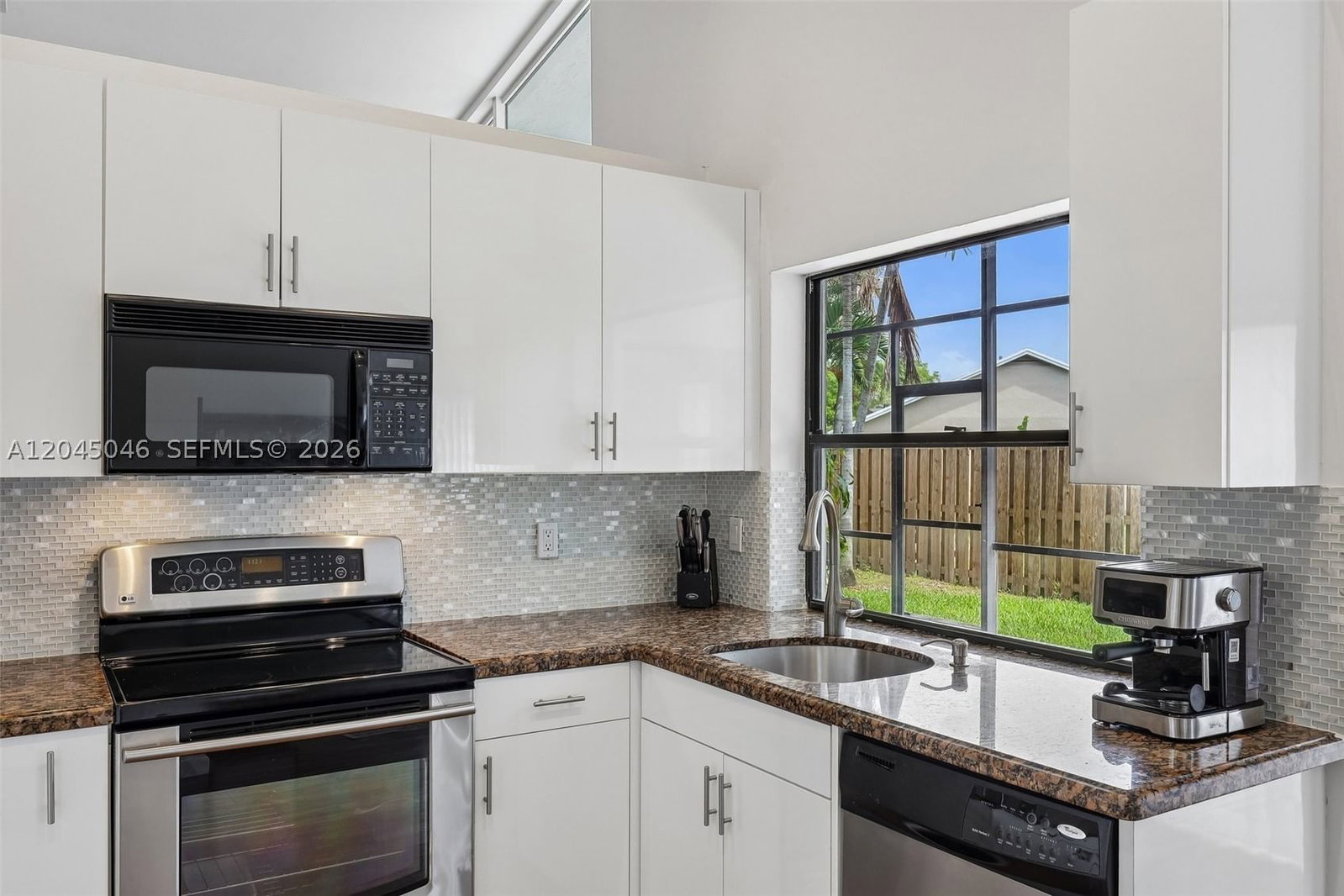 Real estate property located at 10411 31st Ct, Broward, Welleby S W Quadrant, Sunrise, FL