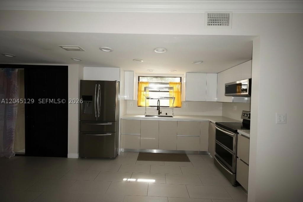 Real estate property located at 8985 Palm Tree Ln #8985, Broward, Westview Condominium No O, Pembroke Pines, FL