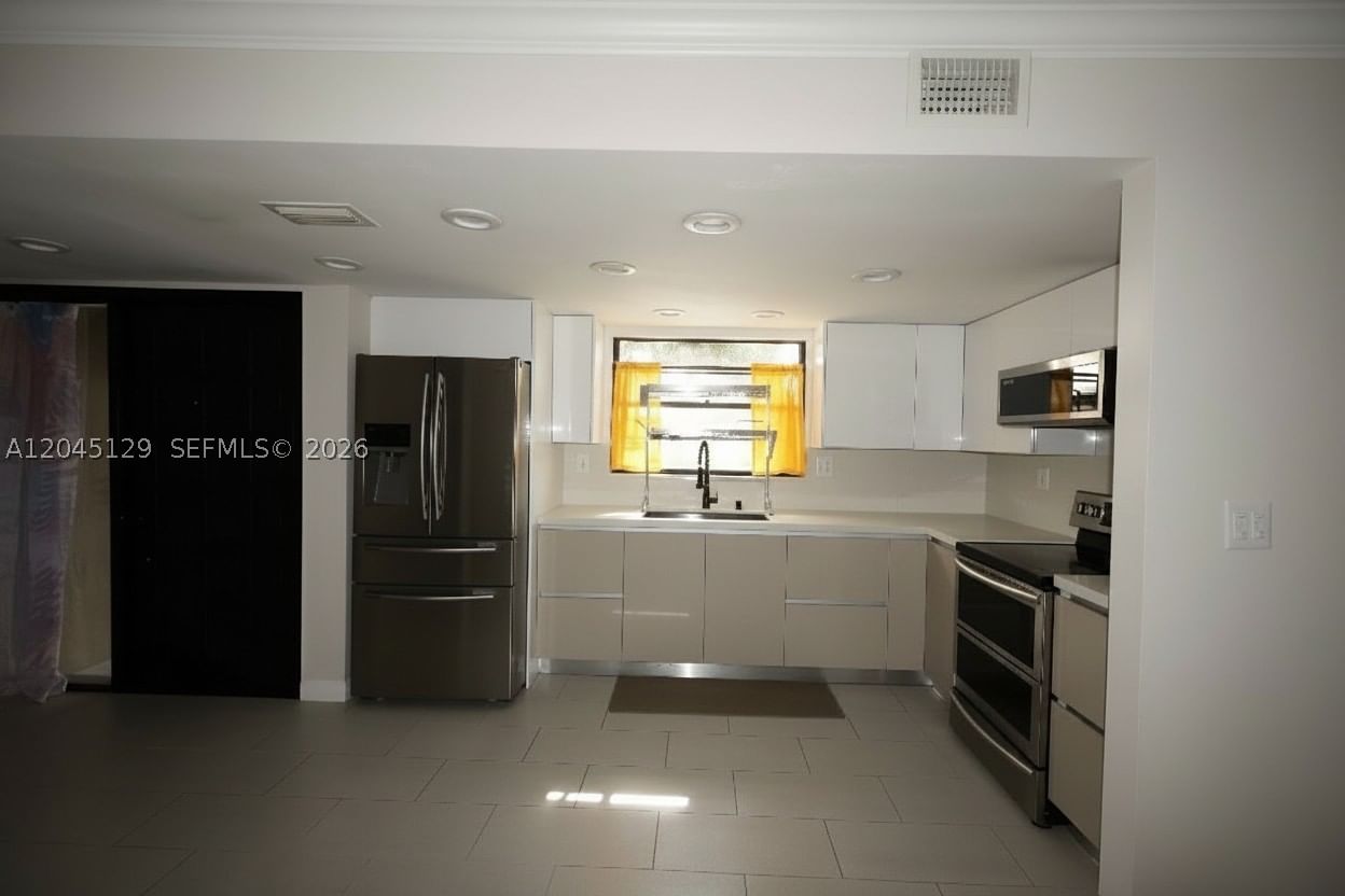 Real estate property located at 8985 Palm Tree Ln #8985, Broward, Westview Condominium No O, Pembroke Pines, FL