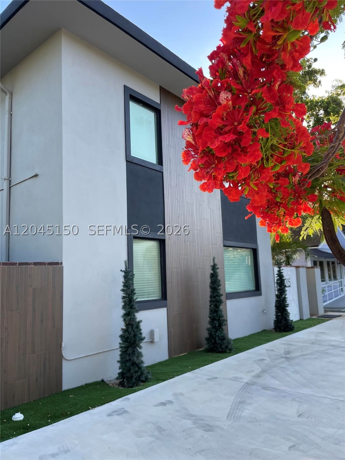 Real estate property located at 1215 Broward Blvd, Broward, Dames & Young Resub Blk, Fort Lauderdale, FL