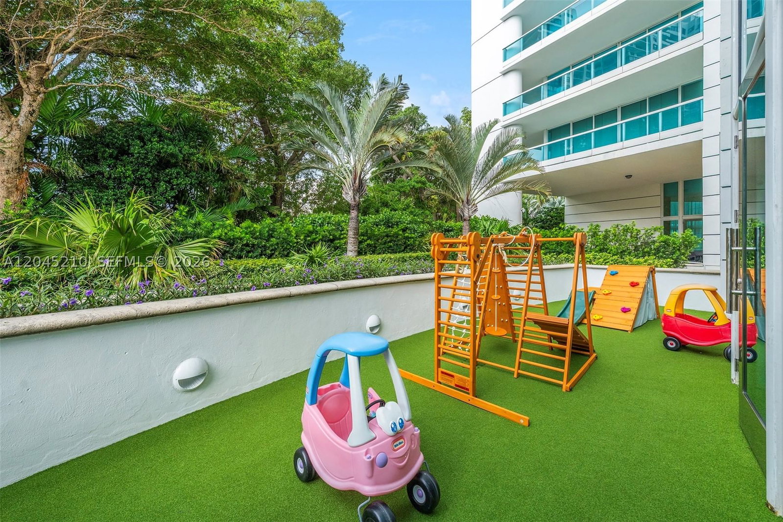 Real estate property located at 2127 Brickell Ave #1006, Miami-dade, Bristol Tower Condo, Miami, FL