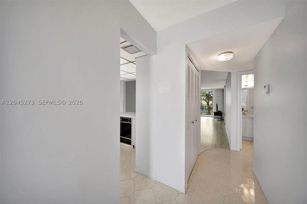 Real estate property located at 2571 Aragon Blvd #220, Broward, Aragon Phase 1a Condo, Sunrise, FL