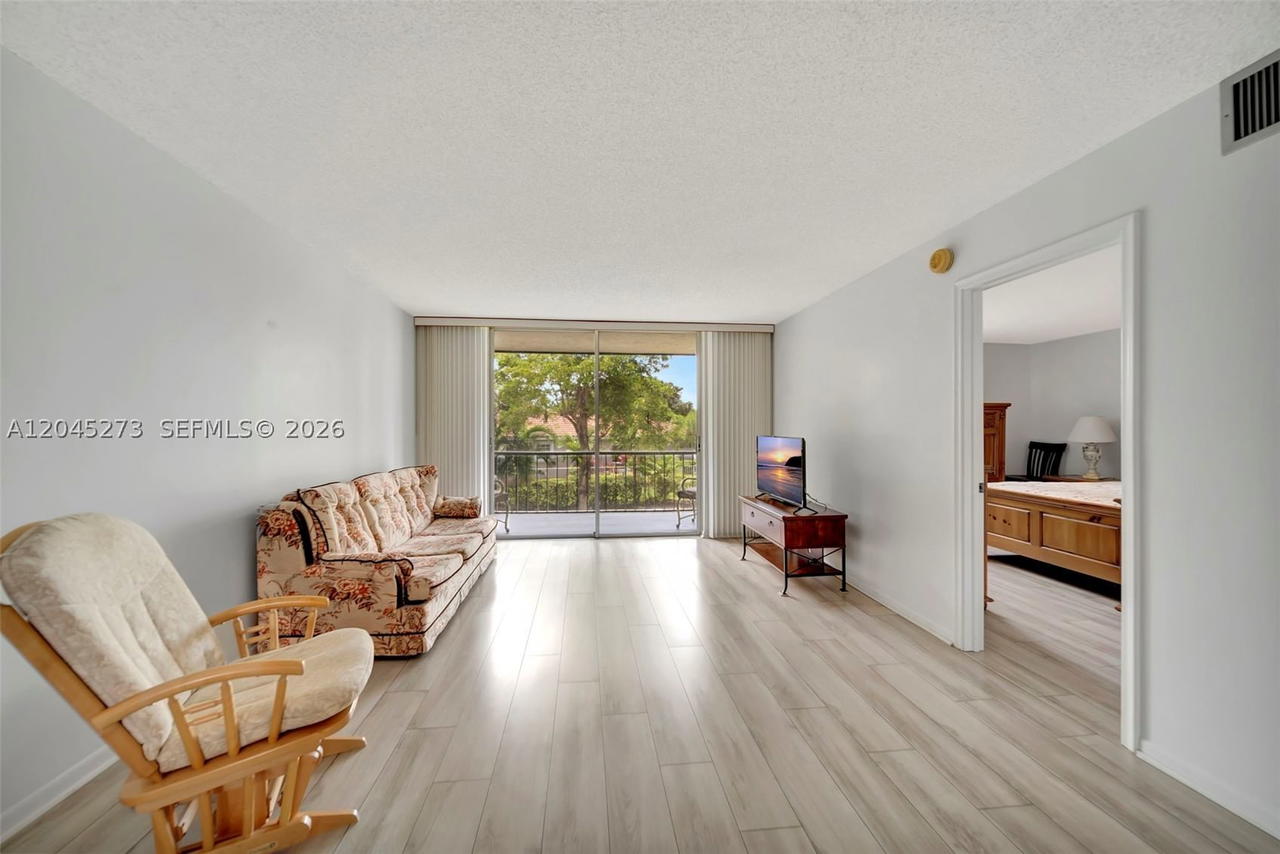 Real estate property located at 2571 Aragon Blvd #220, Broward, Aragon Phase 1a Condo, Sunrise, FL