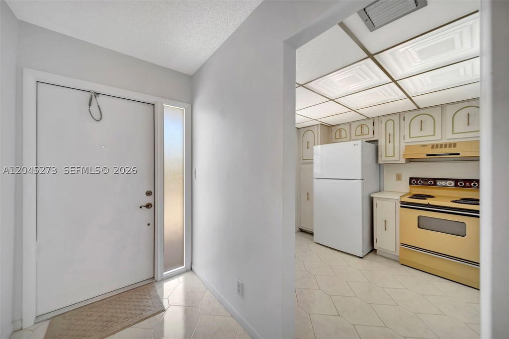 Real estate property located at 2571 Aragon Blvd #220, Broward, Aragon Phase 1a Condo, Sunrise, FL