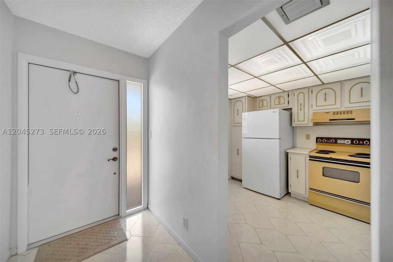 Real estate property located at 2571 Aragon Blvd #220, Broward, Aragon Phase 1a Condo, Sunrise, FL