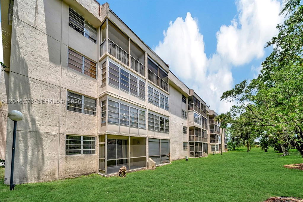 Real estate property located at 2571 Aragon Blvd #220, Broward, Aragon Phase 1a Condo, Sunrise, FL