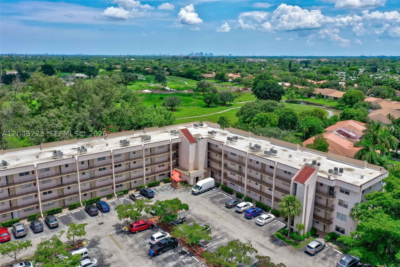 Real estate property located at 2571 Aragon Blvd #220, Broward, Aragon Phase 1a Condo, Sunrise, FL