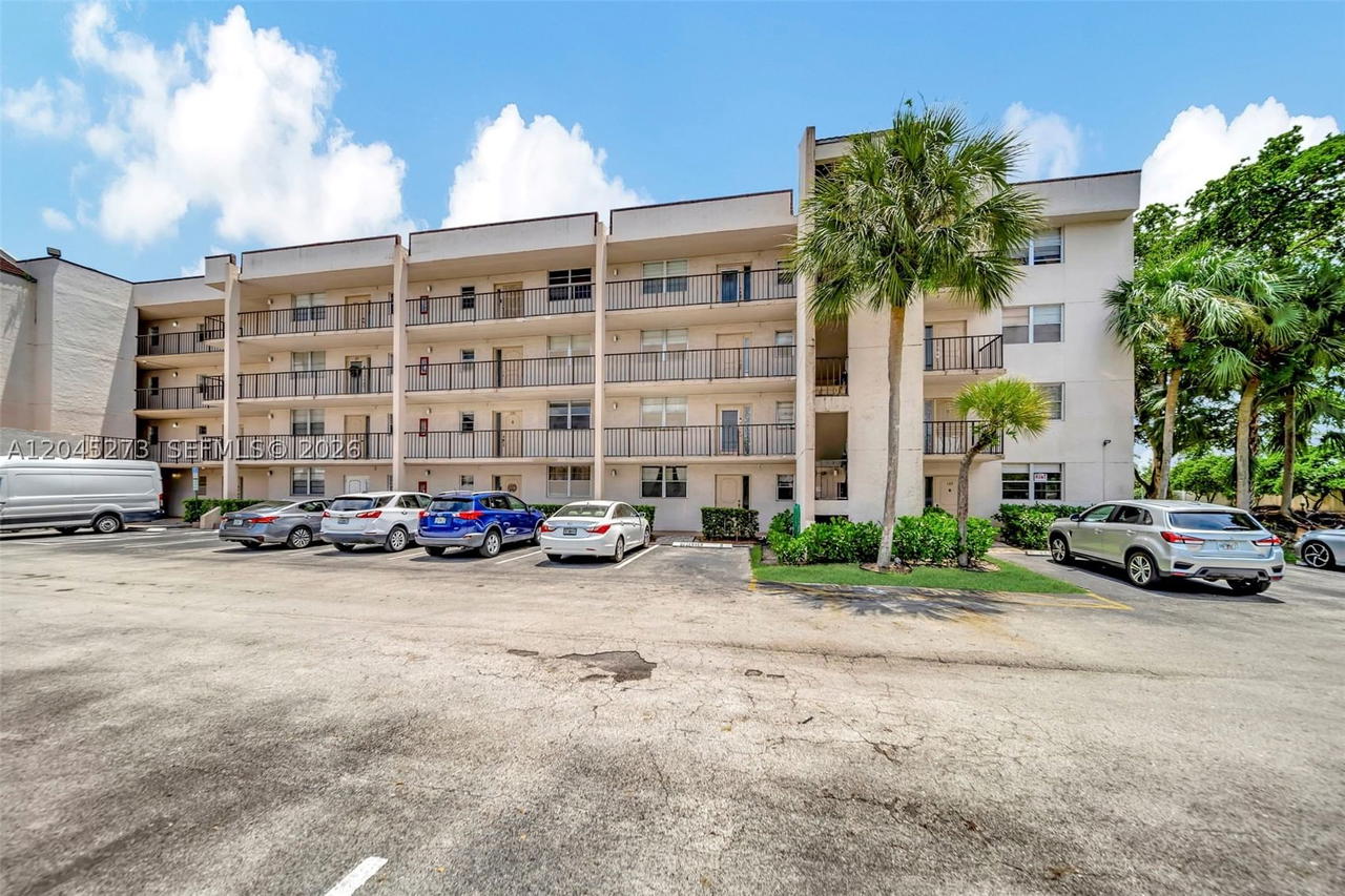 Real estate property located at 2571 Aragon Blvd #220, Broward, Aragon Phase 1a Condo, Sunrise, FL