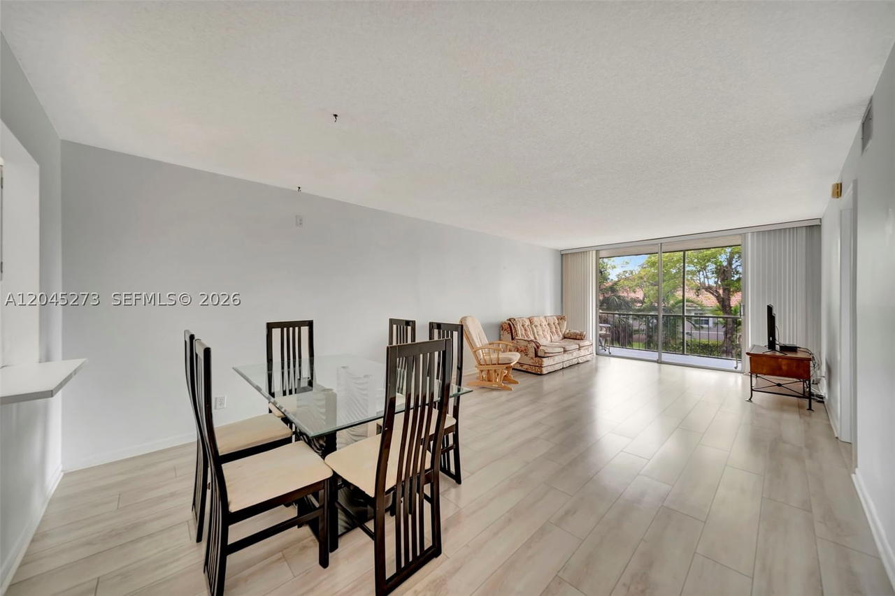 Real estate property located at 2571 Aragon Blvd #220, Broward, Aragon Phase 1a Condo, Sunrise, FL