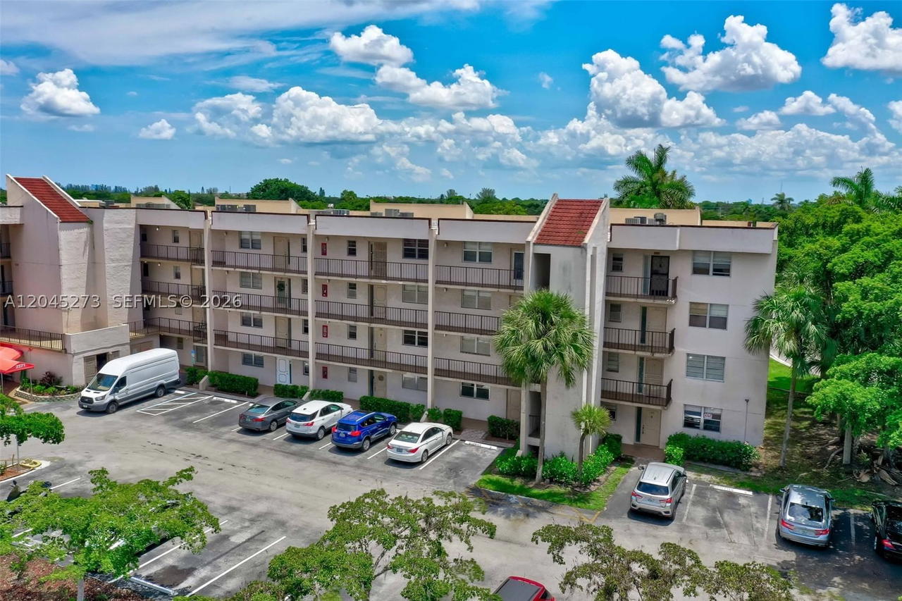 Real estate property located at 2571 Aragon Blvd #220, Broward, Aragon Phase 1a Condo, Sunrise, FL