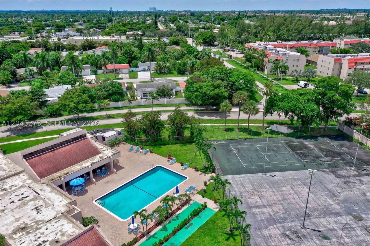 Real estate property located at 2571 Aragon Blvd #220, Broward, Aragon Phase 1a Condo, Sunrise, FL