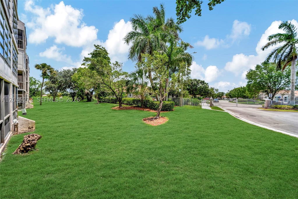 Real estate property located at 2571 Aragon Blvd #220, Broward, Aragon Phase 1a Condo, Sunrise, FL
