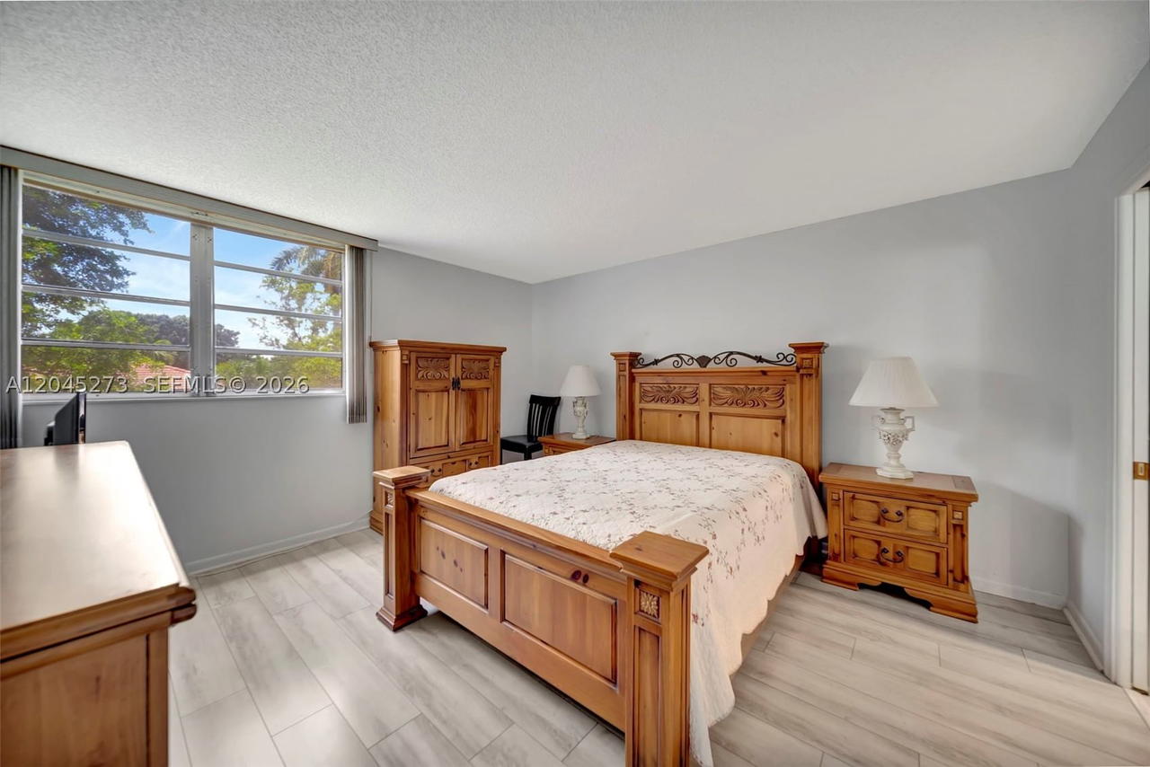 Real estate property located at 2571 Aragon Blvd #220, Broward, Aragon Phase 1a Condo, Sunrise, FL