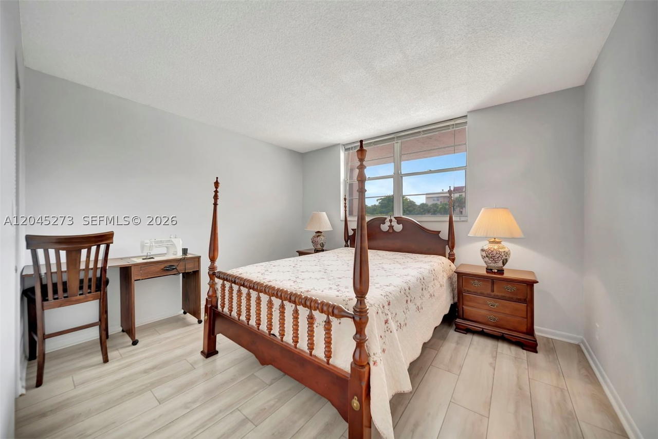 Real estate property located at 2571 Aragon Blvd #220, Broward, Aragon Phase 1a Condo, Sunrise, FL
