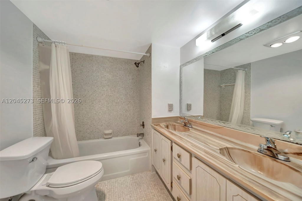 Real estate property located at 2571 Aragon Blvd #220, Broward, Aragon Phase 1a Condo, Sunrise, FL