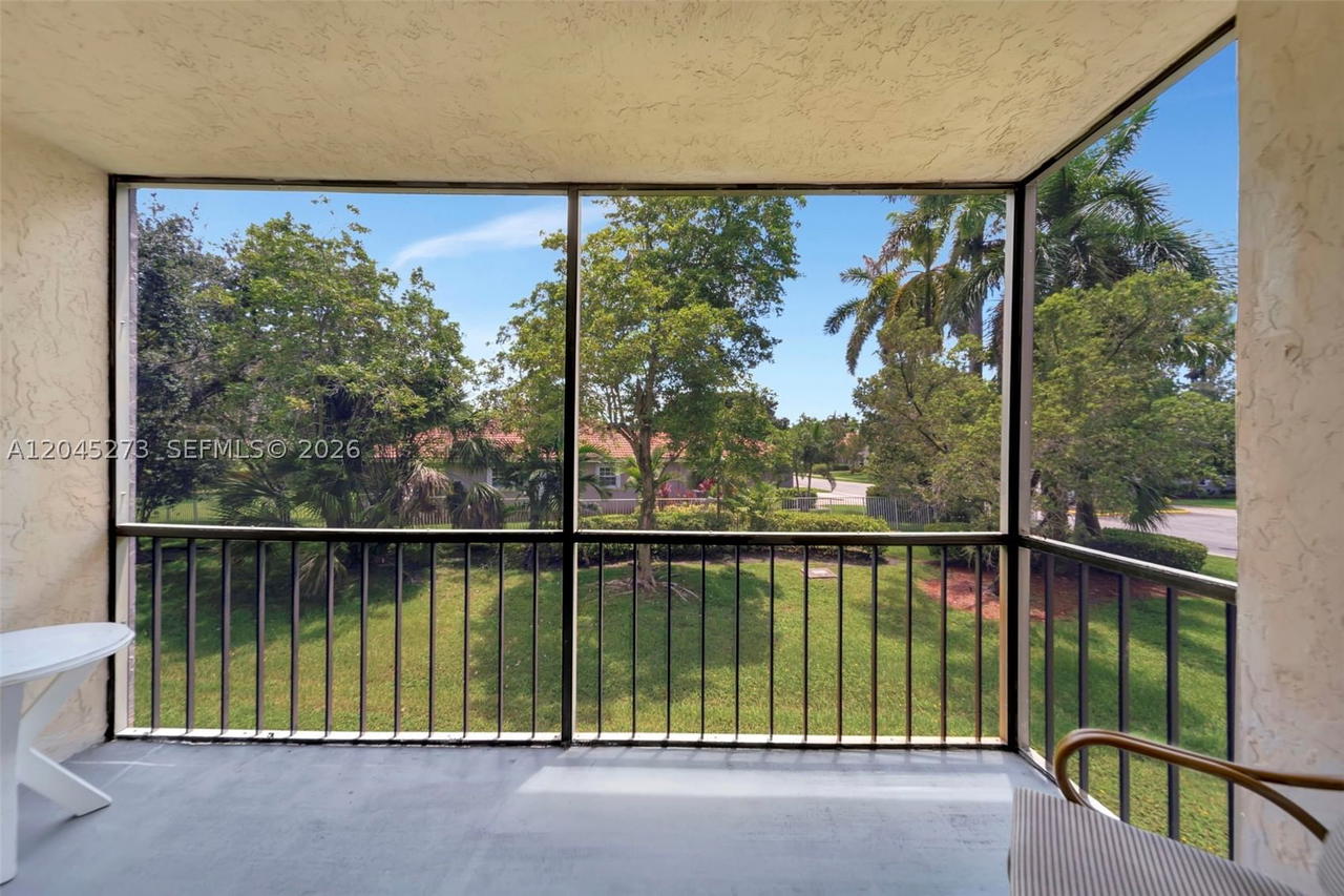 Real estate property located at 2571 Aragon Blvd #220, Broward, Aragon Phase 1a Condo, Sunrise, FL