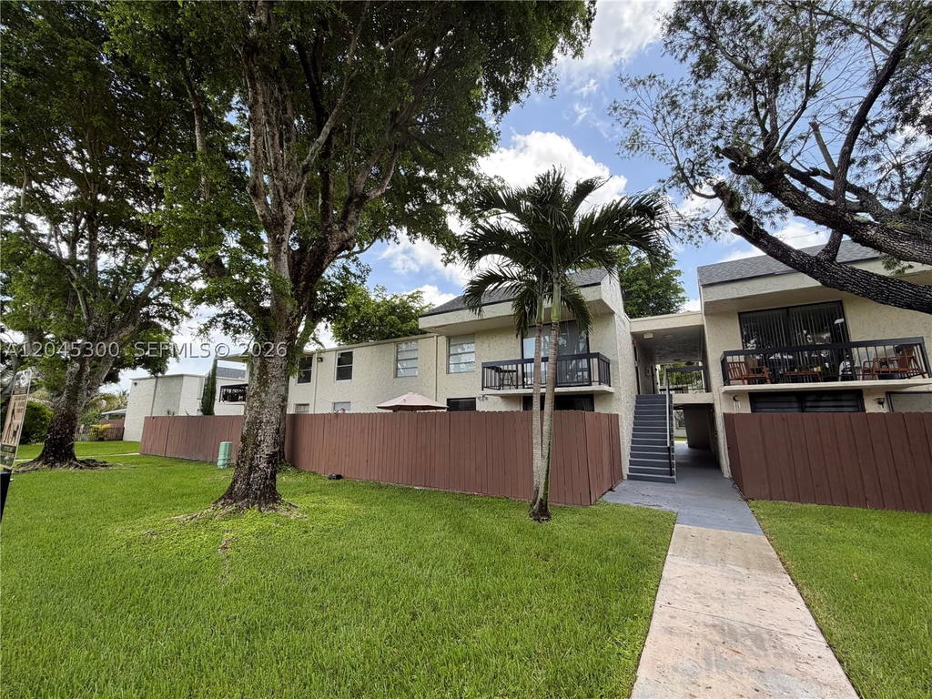 Real estate property located at 8303 142nd Ave D206, Miami-dade, Captiva Lakes Villas Cond, Miami, FL