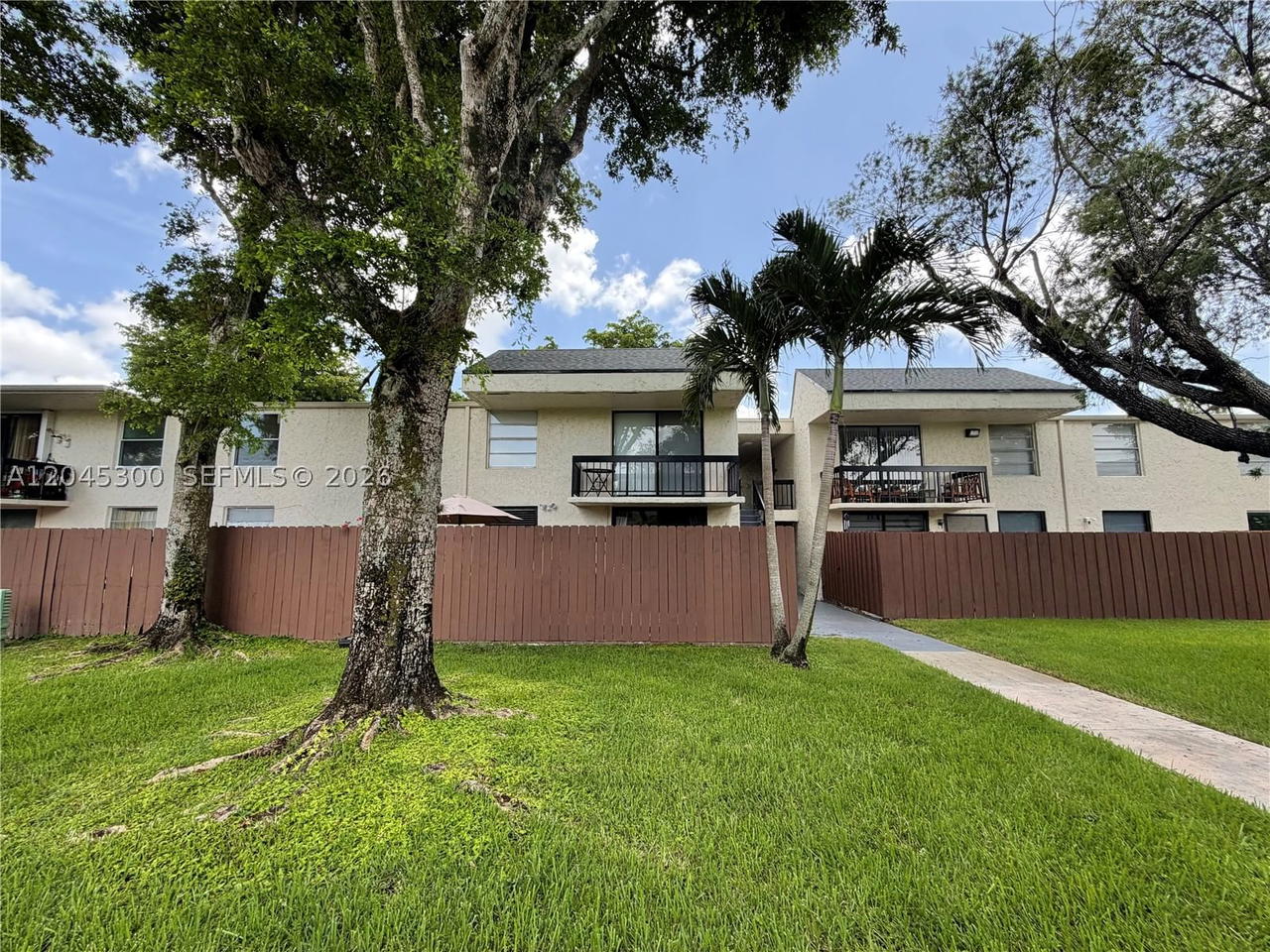 Real estate property located at 8303 142nd Ave D206, Miami-dade, Captiva Lakes Villas Cond, Miami, FL