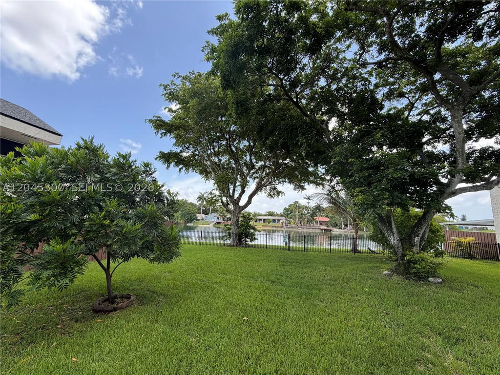Real estate property located at 8303 142nd Ave D206, Miami-dade, Captiva Lakes Villas Cond, Miami, FL