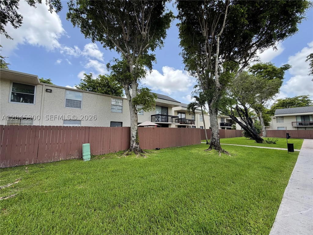 Real estate property located at 8303 142nd Ave D206, Miami-dade, Captiva Lakes Villas Cond, Miami, FL