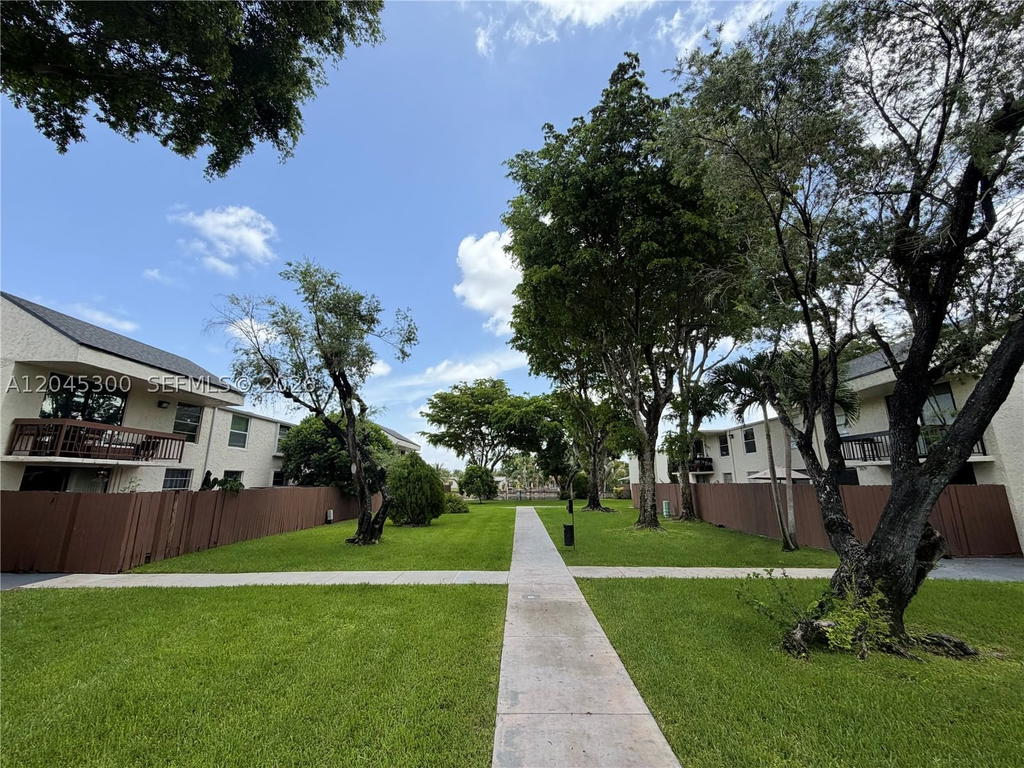 Real estate property located at 8303 142nd Ave D206, Miami-dade, Captiva Lakes Villas Cond, Miami, FL
