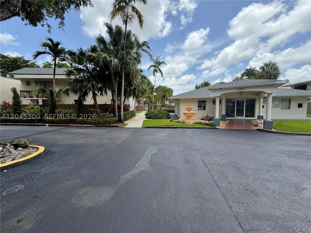Real estate property located at 8303 142nd Ave D206, Miami-dade, Captiva Lakes Villas Cond, Miami, FL
