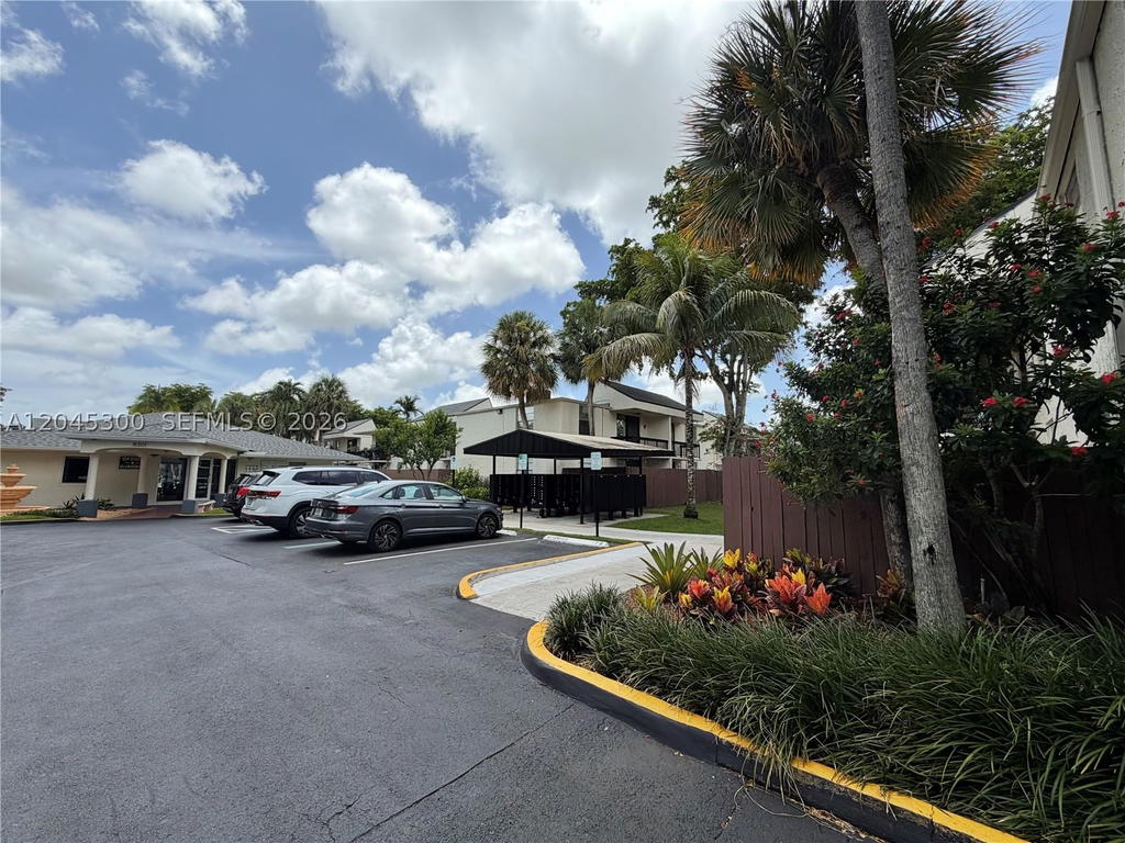 Real estate property located at 8303 142nd Ave D206, Miami-dade, Captiva Lakes Villas Cond, Miami, FL