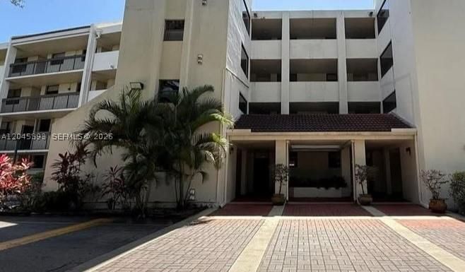 Real estate property located at 109 Lake Emerald Dr #105, Broward, Lake Emerald Condominium, Oakland Park, FL