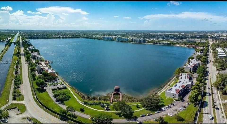 Real estate property located at 109 Lake Emerald Dr #105, Broward, Lake Emerald Condominium, Oakland Park, FL