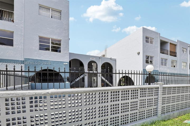 Real estate property located at 1300 53rd St #25, Miami-dade, Westland Plaza Gardens Co, Hialeah, FL