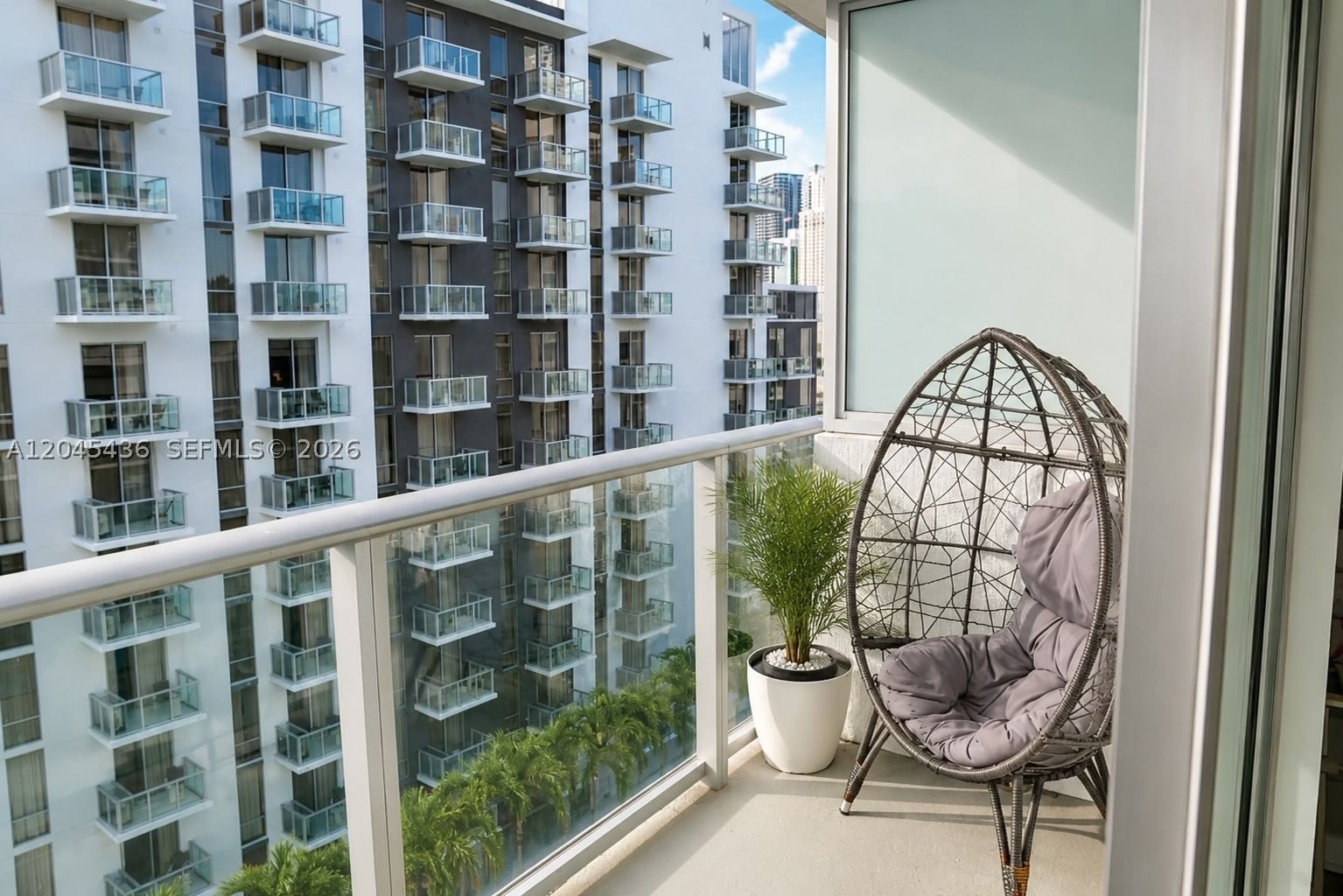 Real estate property located at 1600 1st Ave #906, Miami-dade, Le Parc At Brickell Condo, Miami, FL