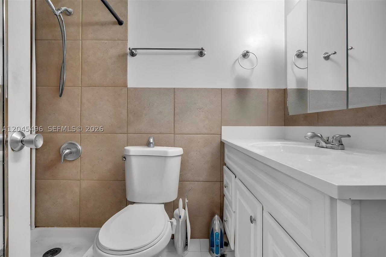 Real estate property located at 899 West Ave #3M, Miami-dade, Baycourt Towers Condo, Miami Beach, FL