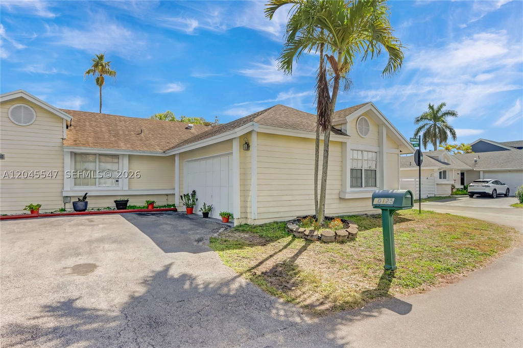 Real estate property located at 10125 139th Pl, Miami-dade, Royal Glen, Miami, FL