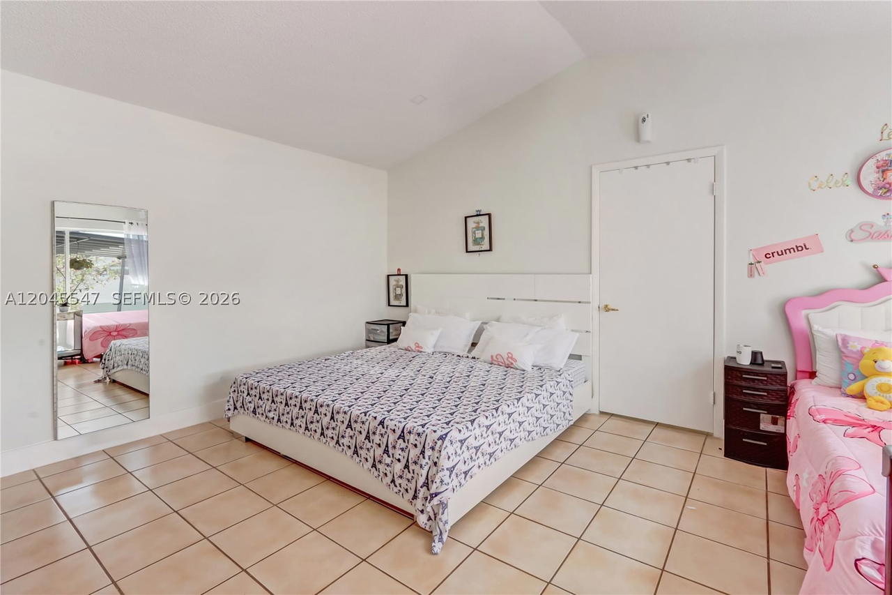 Real estate property located at 10125 139th Pl, Miami-dade, Royal Glen, Miami, FL