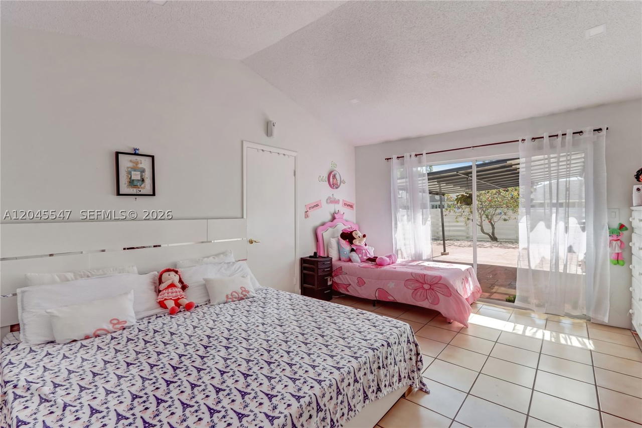 Real estate property located at 10125 139th Pl, Miami-dade, Royal Glen, Miami, FL