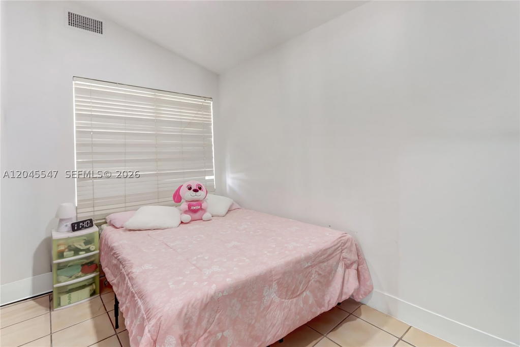 Real estate property located at 10125 139th Pl, Miami-dade, Royal Glen, Miami, FL
