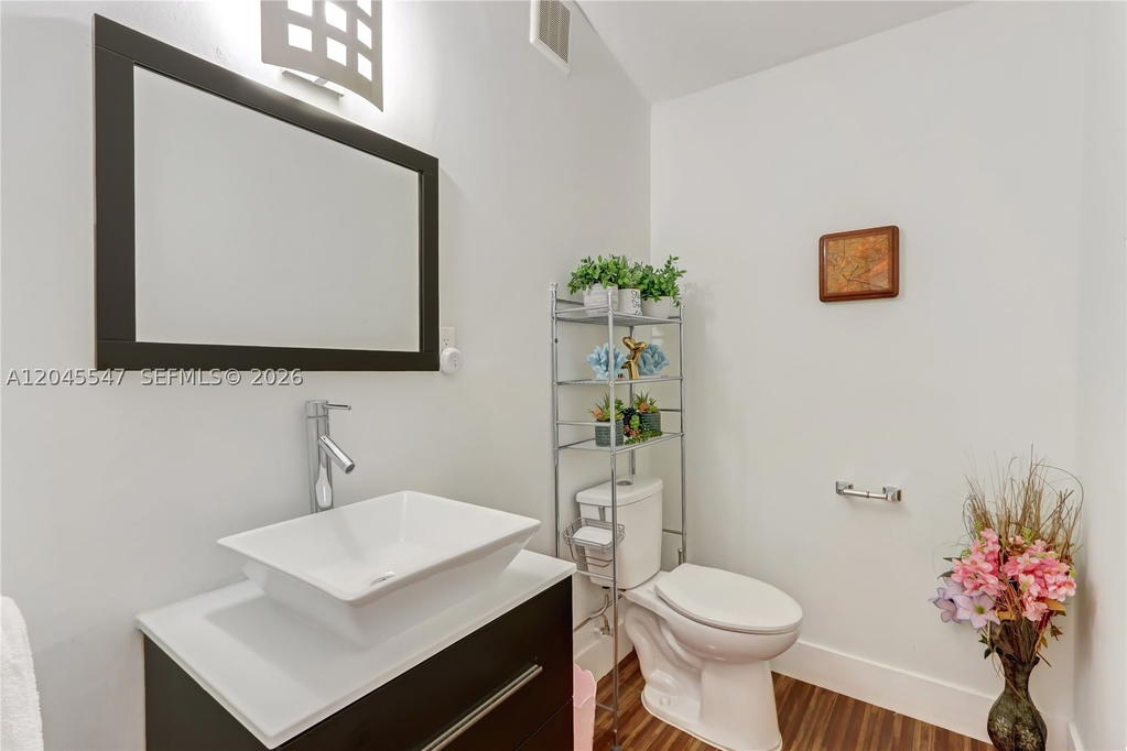 Real estate property located at 10125 139th Pl, Miami-dade, Royal Glen, Miami, FL