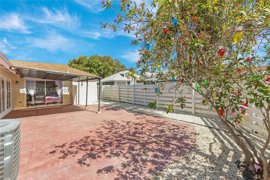 Real estate property located at 10125 139th Pl, Miami-dade, Royal Glen, Miami, FL