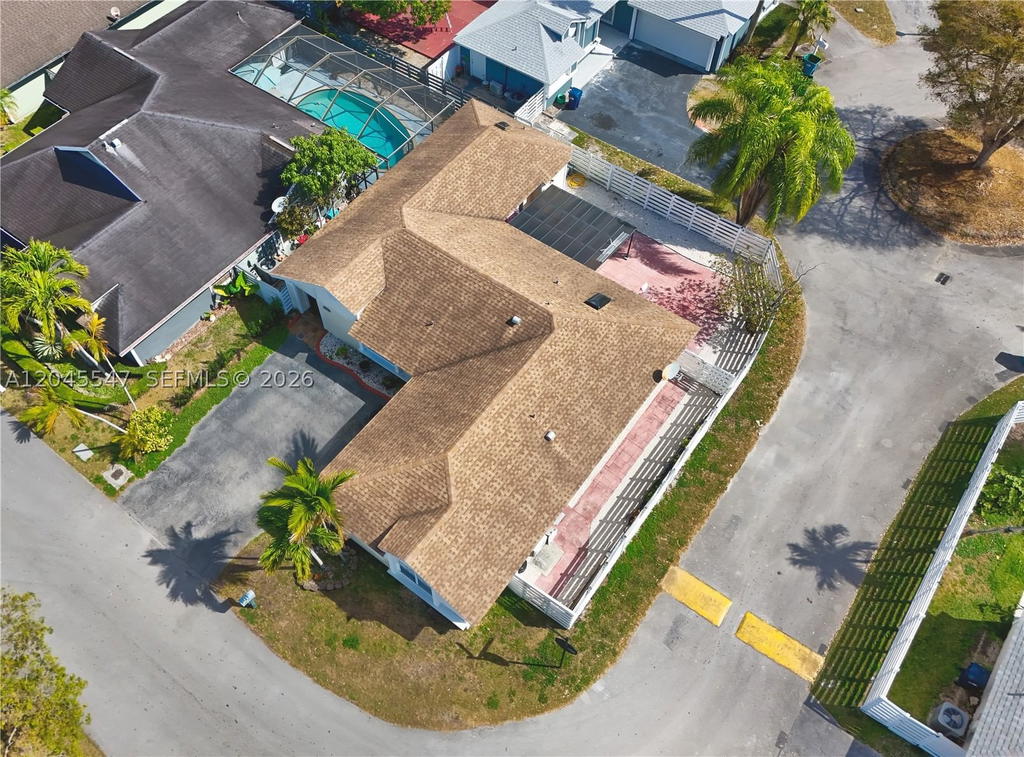 Real estate property located at 10125 139th Pl, Miami-dade, Royal Glen, Miami, FL