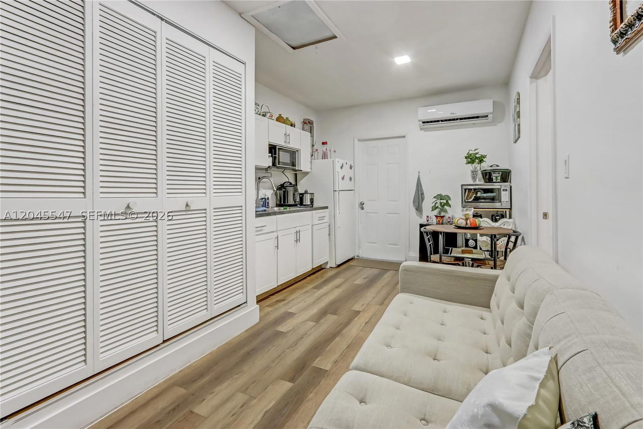 Real estate property located at 10125 139th Pl, Miami-dade, Royal Glen, Miami, FL