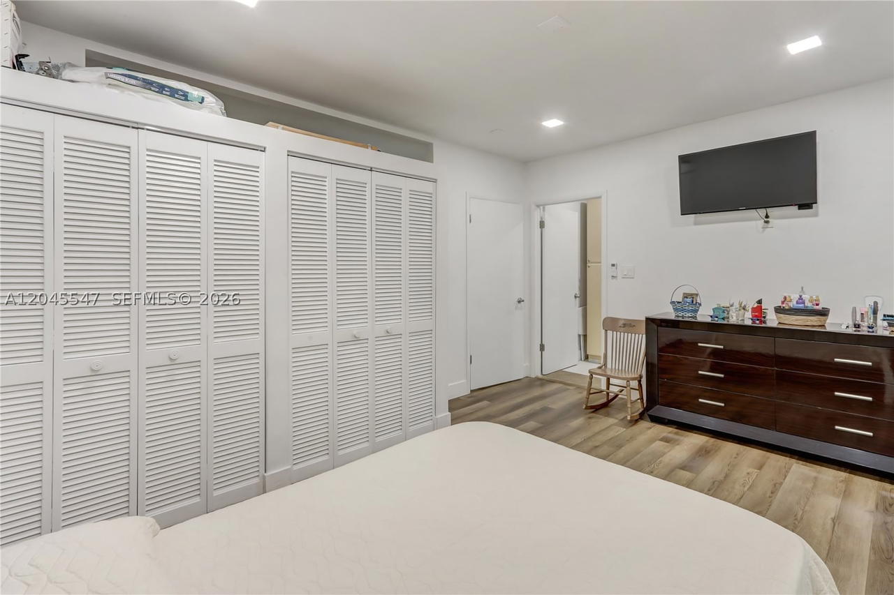 Real estate property located at 10125 139th Pl, Miami-dade, Royal Glen, Miami, FL