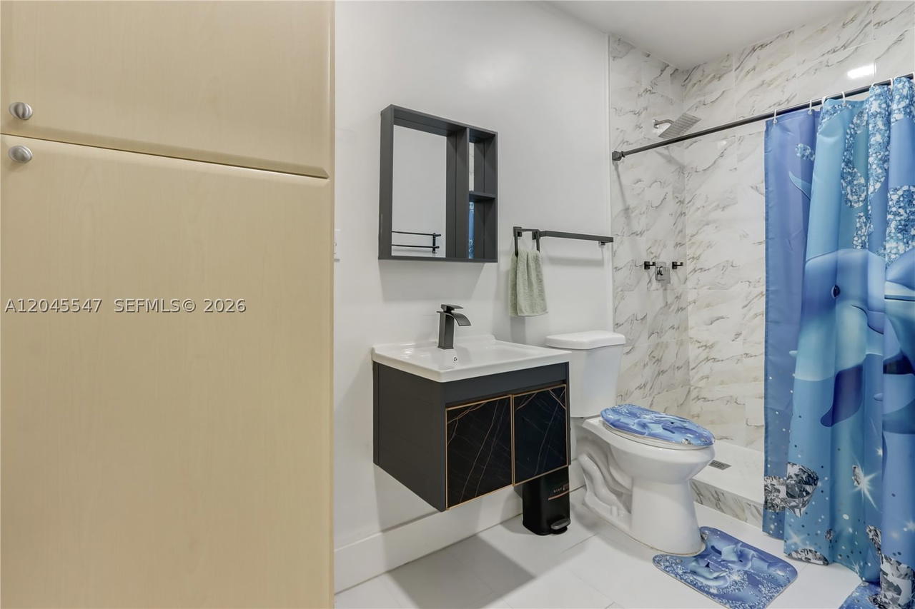 Real estate property located at 10125 139th Pl, Miami-dade, Royal Glen, Miami, FL